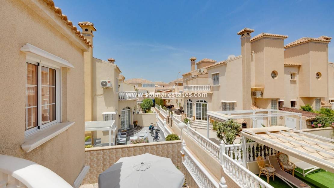 2 slaapkamer Halfvrijstaande villa te koop in Playa Flamenca met zwembad - € 215.000 (Ref: 9999155)