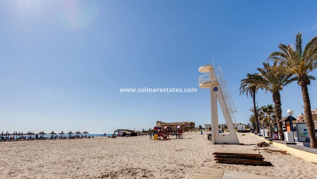 2 slaapkamer Halfvrijstaande villa te koop in Playa Flamenca met zwembad - € 215.000 (Ref: 9999155)