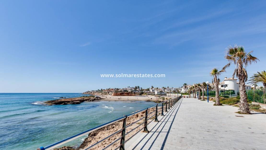 2 slaapkamer Halfvrijstaande villa te koop in Playa Flamenca met zwembad - € 215.000 (Ref: 9999155)