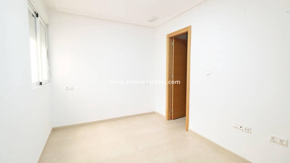 4 camera da letto Appartamento in vendita in Torrevieja - 169.000 € (Rif: 9999382)