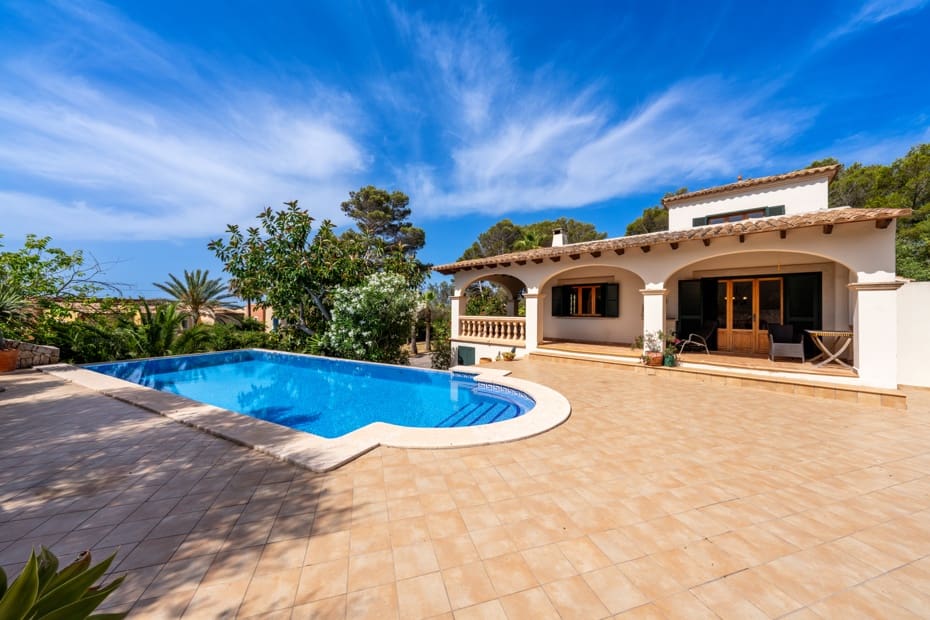 3 bedroom Villa for sale in Cala Murada with pool garage - € 1,250,000 (Ref: 9959313)