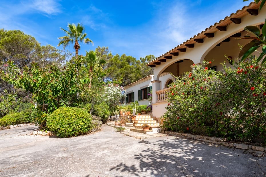 3 bedroom Villa for sale in Cala Murada with pool garage - € 1,250,000 (Ref: 9959313)