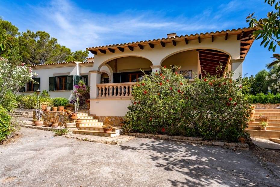 3 bedroom Villa for sale in Cala Murada with pool garage - € 1,250,000 (Ref: 9959313)