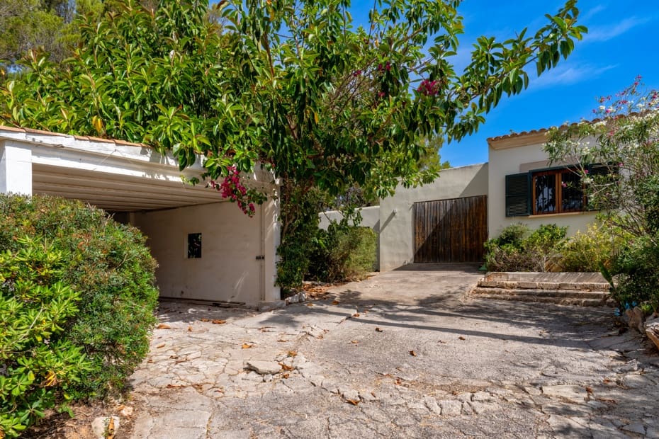 3 bedroom Villa for sale in Cala Murada with pool garage - € 1,250,000 (Ref: 9959313)