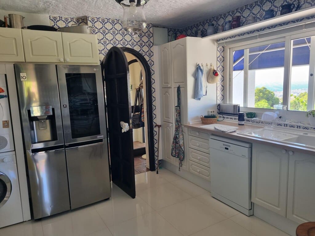 3 bedroom Villa for sale in Mijas with pool - € 1,400,000 (Ref: 10031556)