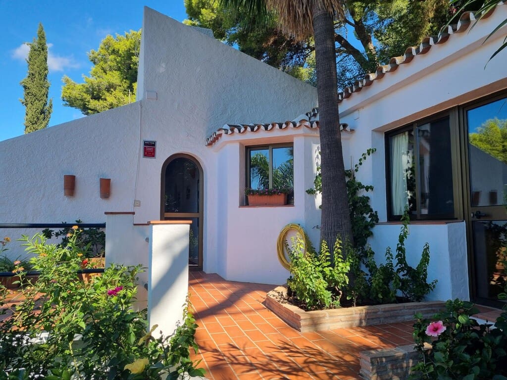 3 bedroom Villa for sale in Mijas with pool - € 1,400,000 (Ref: 10031556)