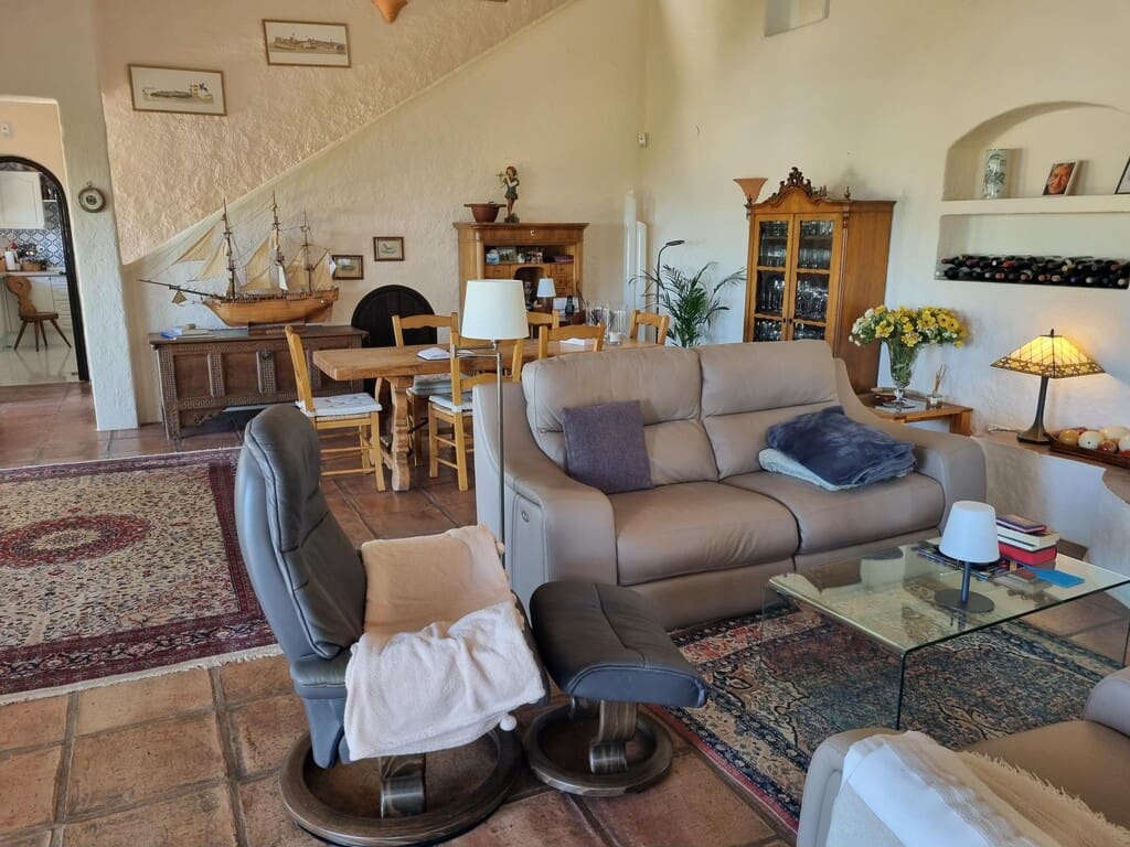 3 bedroom Villa for sale in Mijas with pool - € 1,400,000 (Ref: 10031556)