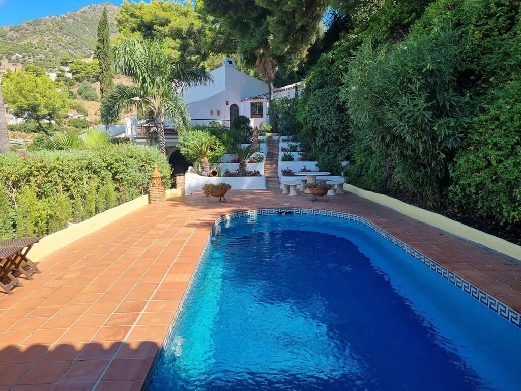 3 bedroom Villa for sale in Mijas with pool - € 1,400,000 (Ref: 10031556)