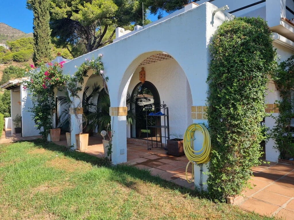 3 bedroom Villa for sale in Mijas with pool - € 1,400,000 (Ref: 10031556)