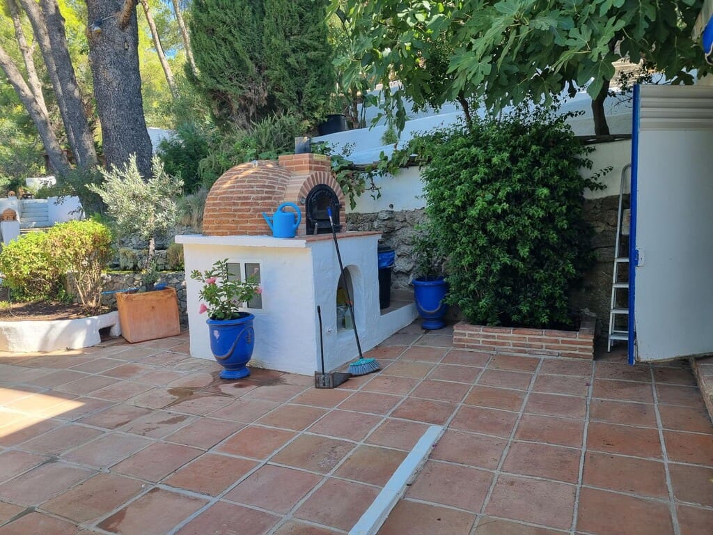 3 bedroom Villa for sale in Mijas with pool - € 1,400,000 (Ref: 10031556)