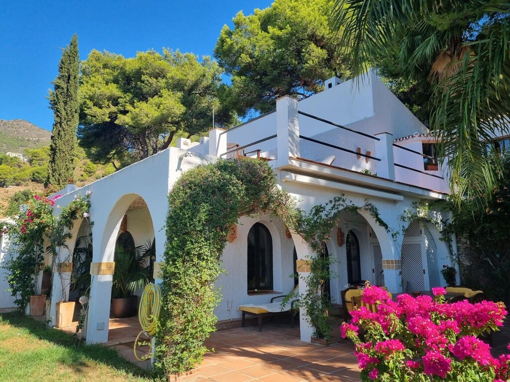 3 bedroom Villa for sale in Mijas with pool - € 1,400,000 (Ref: 10031556)