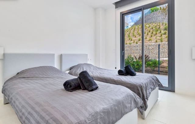 Apartamento de 3 habitaciones en Fuengirola en venta con piscina - 749.995 € (Ref: 8041388)