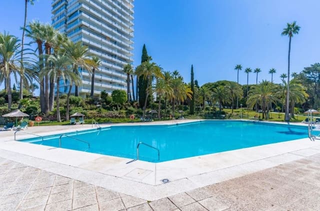 3 bedroom Apartment for sale in Marbella with pool - € 980,000 (Ref: 8821723)