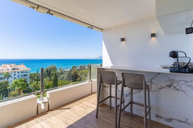 3 bedroom Apartment for sale in Marbella with pool - € 980,000 (Ref: 8821723)