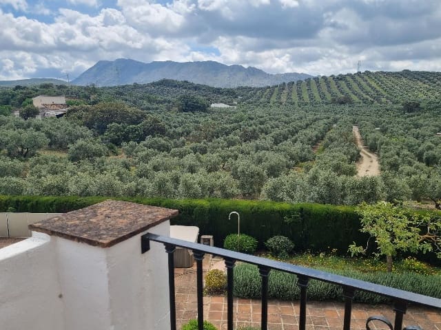 6 soveværelse Finca/Landehus til salg i Antequera med swimmingpool garage - € 545.000 (Ref: 8992026)