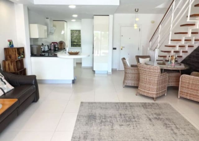 3 soveværelse Byhus til salg i Benalmádena med swimmingpool - € 477.000 (Ref: 9132159)