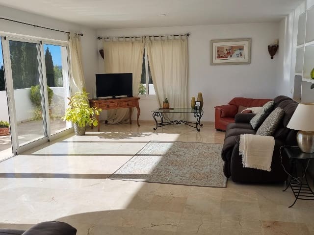 4 makuuhuone Huvila myytävänä paikassa Mijas mukana uima-altaan - 1 550 000 € (Ref: 9485121)