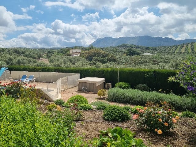 6 bedroom Finca/Country House for sale in Antequera with pool garage - € 495,000 (Ref: 9485122)