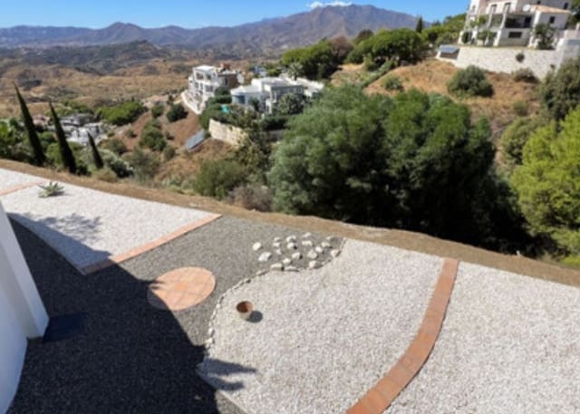 4 bedroom Villa for sale in Mijas with pool garage - € 1,300,000 (Ref: 9485123)