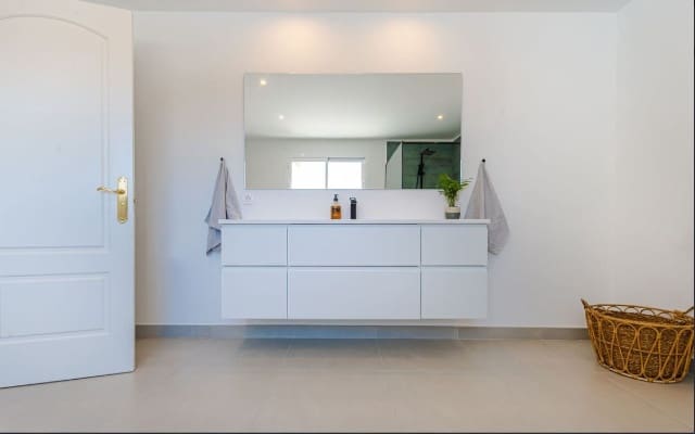 6 soverom Villa til salgs i Mijas Costa med svømmebasseng - € 1 390 000 (Ref: 9542976)