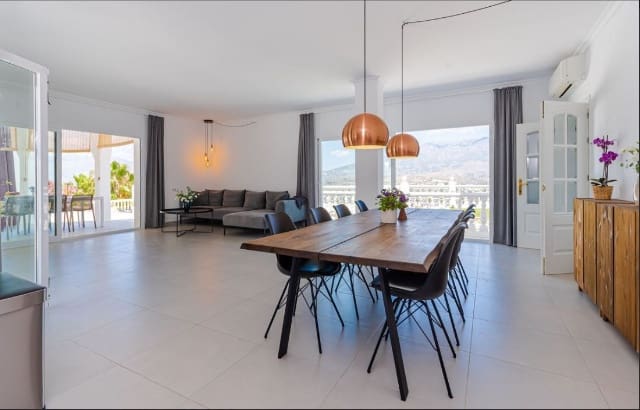 6 soverom Villa til salgs i Mijas Costa med svømmebasseng - € 1 390 000 (Ref: 9542976)