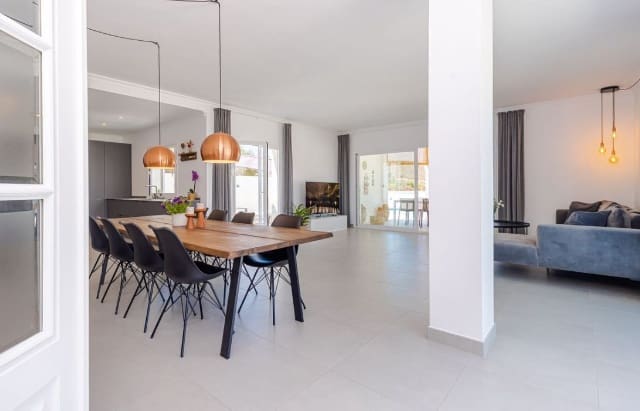 6 soverom Villa til salgs i Mijas Costa med svømmebasseng - € 1 390 000 (Ref: 9542976)