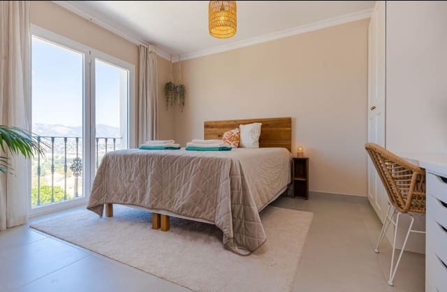 6 soverom Villa til salgs i Mijas Costa med svømmebasseng - € 1 390 000 (Ref: 9542976)