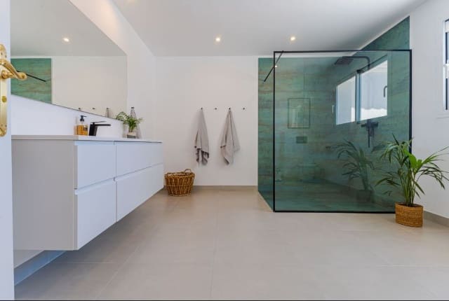 6 soverom Villa til salgs i Mijas Costa med svømmebasseng - € 1 390 000 (Ref: 9542976)