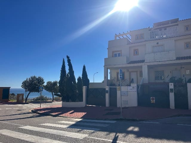 4 soveværelse Villa til salg i Benalmadena med swimmingpool - € 510.000 (Ref: 9643694)