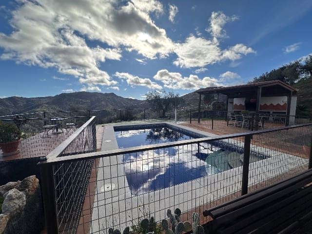 6 bedroom Finca/Country House for sale in Colmenar with pool - € 430,000 (Ref: 9647547)