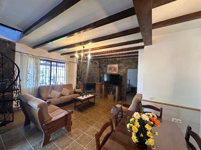 6 bedroom Finca/Country House for sale in Colmenar with pool - € 430,000 (Ref: 9647547)