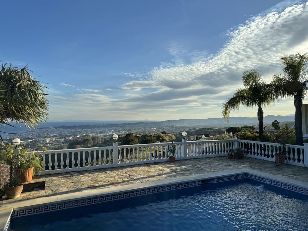 6 bedroom Villa for sale in Mijas with pool - € 2,958,500 (Ref: 9700384)