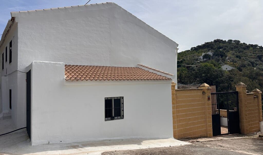 4 chambre Finca/Maison de Campagne à vendre à Almogia avec garage - 420 000 € (Ref: 9788183)