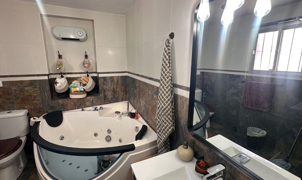 4 chambre Finca/Maison de Campagne à vendre à Almogia avec garage - 420 000 € (Ref: 9788183)