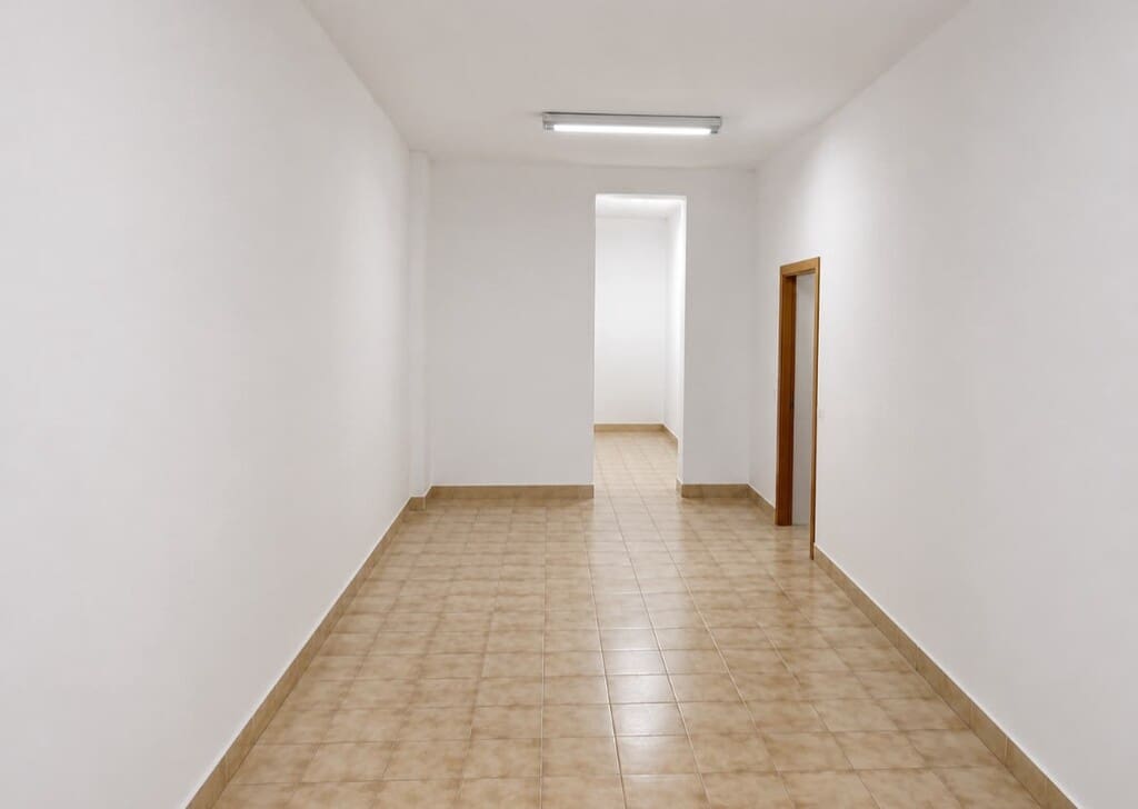 Commercial for sale in Manacor - € 398,000 (Ref: 10035051)