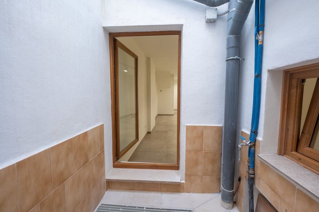 Commercieel te huur in Arta - € 1.600 (Ref: 10048919)