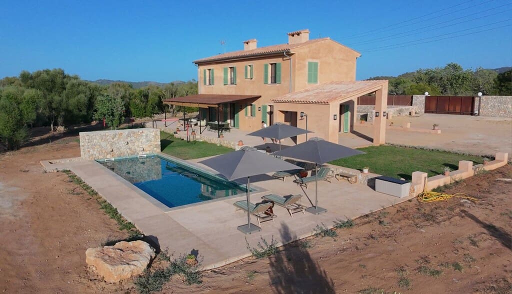 4 bedroom Finca/Country House for rent in Arta with pool - € 4,800 (Ref: 10101947)