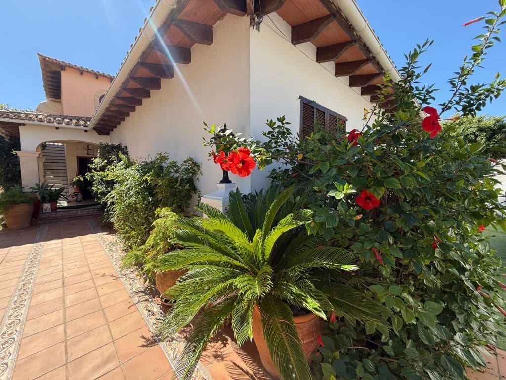 5 sypialnia Willa na sprzedaż w Cala Ratjada z basenem - 870 000 € (Ref: 3756973)