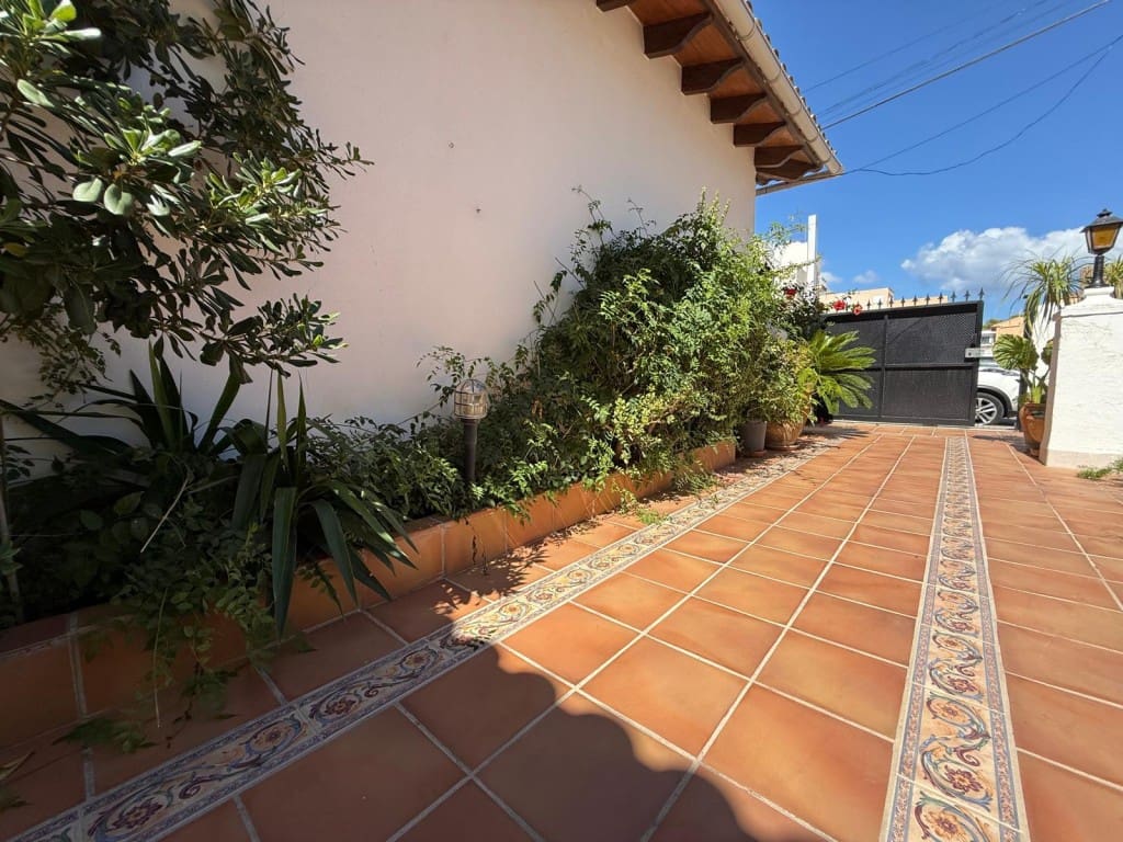 5 sypialnia Willa na sprzedaż w Cala Ratjada z basenem - 870 000 € (Ref: 3756973)