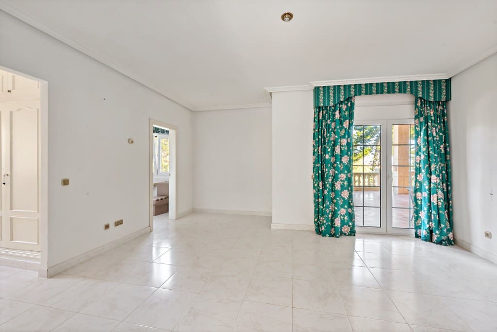 6 bedroom Villa for sale in Canyamel - € 1,250,000 (Ref: 6480616)