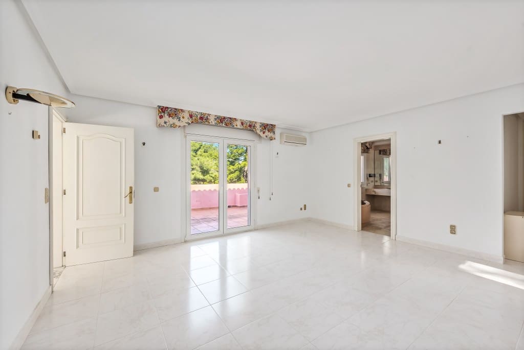 6 bedroom Villa for sale in Canyamel - € 1,250,000 (Ref: 6480616)