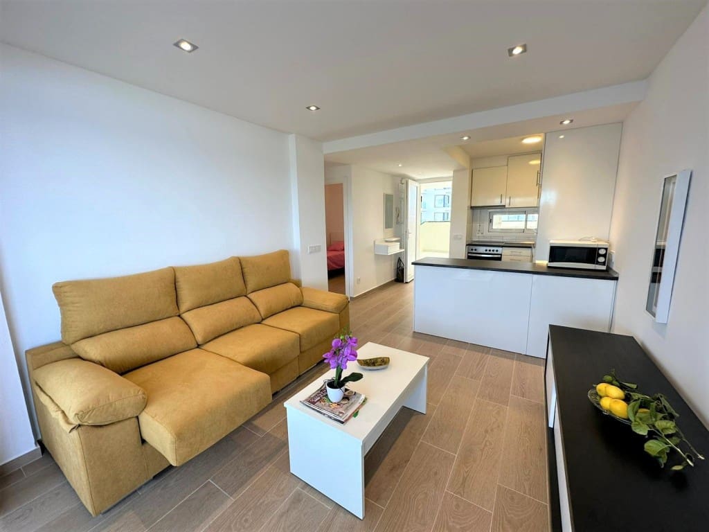 2 bedroom Apartment for rent in Cala Millor with pool - € 1,300 (Ref: 7447524)