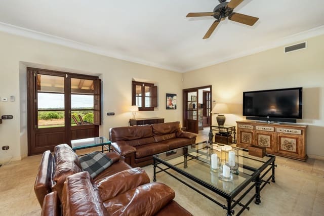 4 bedroom Finca/Country House for sale in Portocristo / Port de Manacor, Manacor with pool - € 2,975,000 (Ref: 7540042)