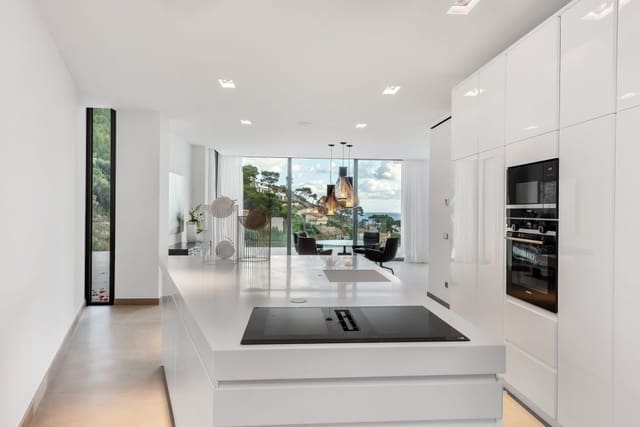 Chalet de 4 habitaciones en Canyamel, Capdepera en venta con piscina garaje - 4.900.000 € (Ref: 7639944)