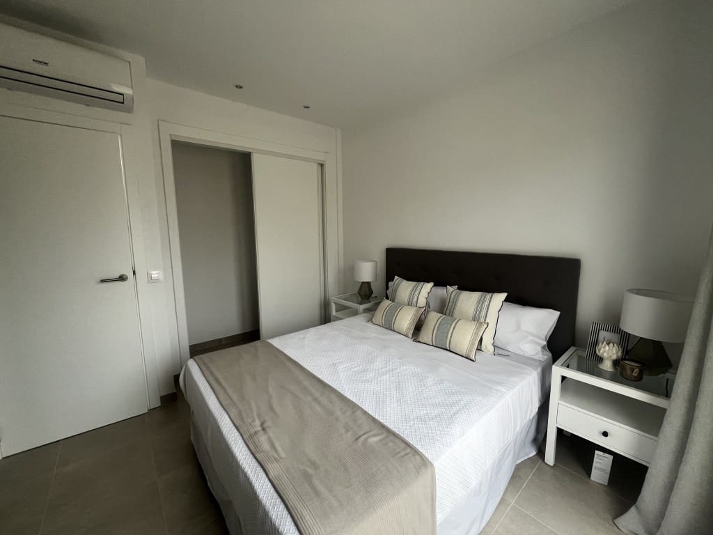 2 soveværelse Semi-Rækkehus til salg i Cala Romantica - € 388.000 (Ref: 7681655)