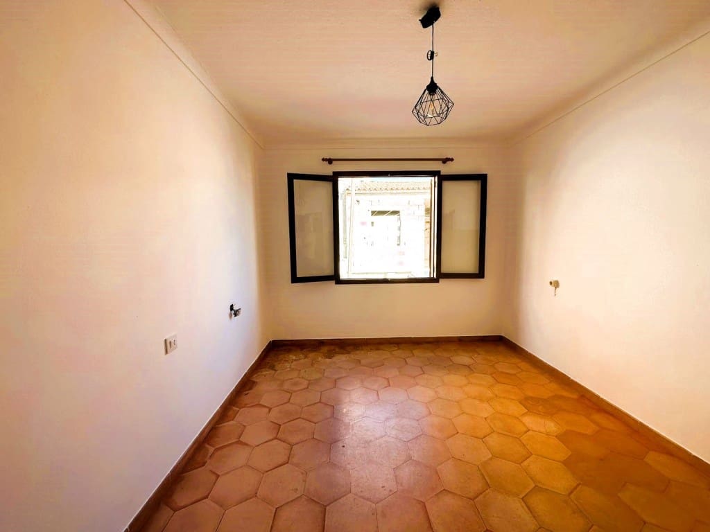 3 soveværelse Byhus til leje i Arta med garage - € 1.500 (Ref: 7811824)