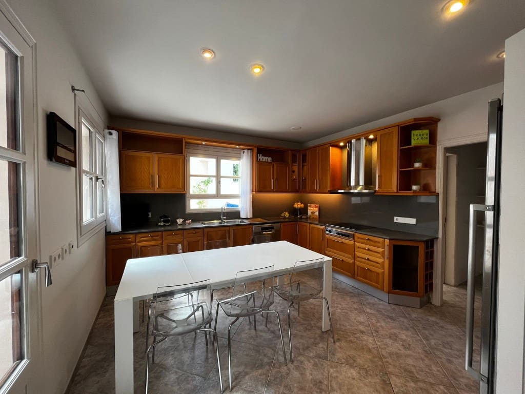 4 soveværelse Villa til leje i Arta med swimmingpool - € 3.500 (Ref: 8493449)