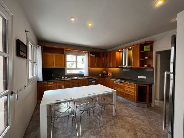 4 bedroom Villa for rent in Artà with pool - € 3,500 (Ref: 8493449)