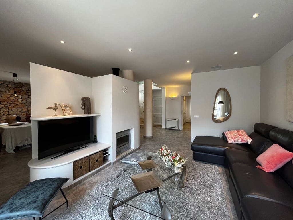 4 soveværelse Villa til leje i Arta med swimmingpool - € 3.500 (Ref: 8493449)