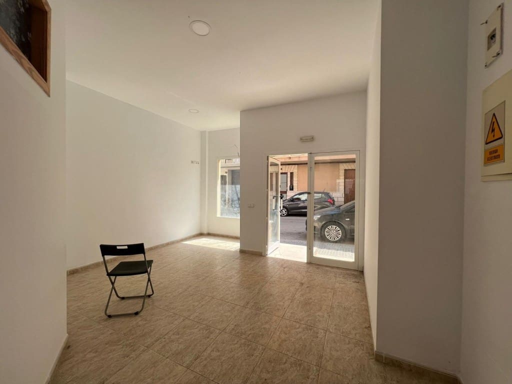 Erhverv til leje i Arta - € 1.200 (Ref: 8697823)